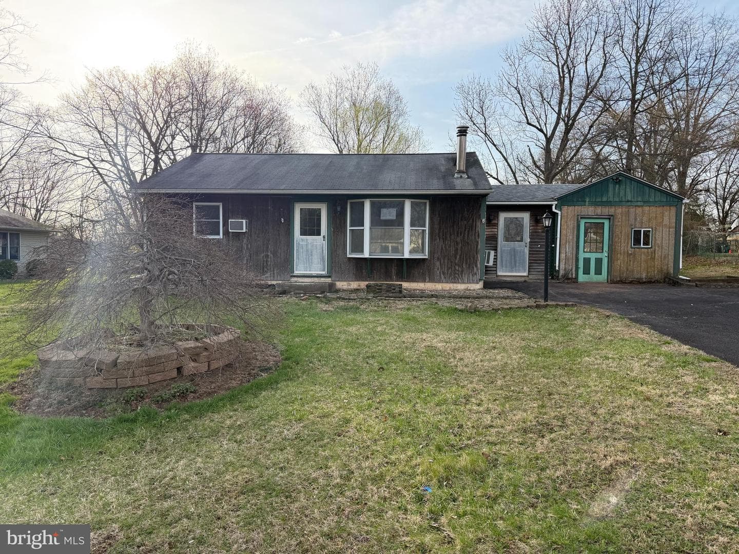 1949 Overbrook Road photo 2