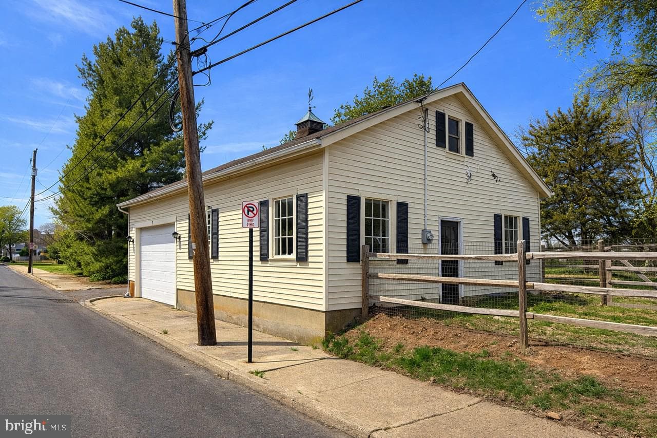 202 N Washington Street photo 3