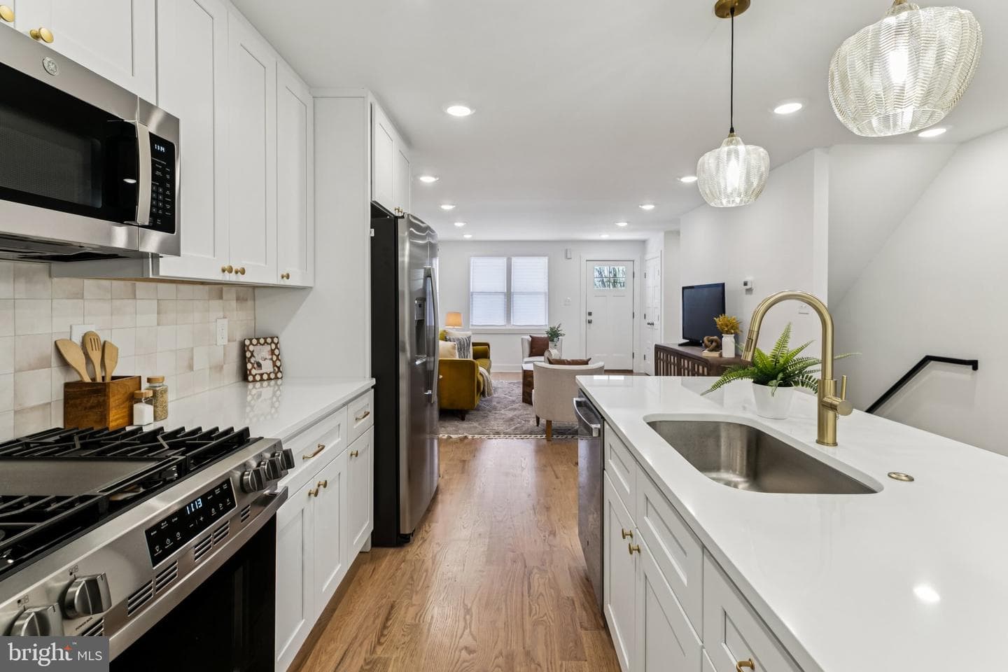 732 Harry Street photo 13