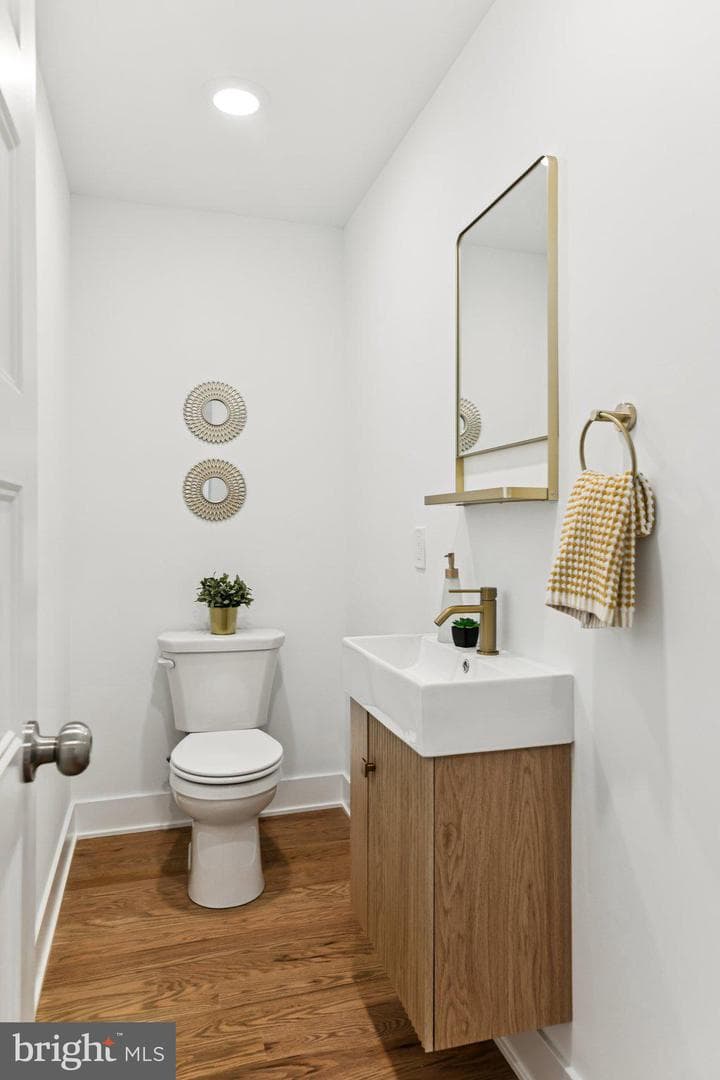 732 Harry Street photo 16