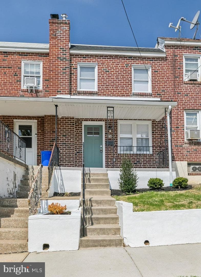 732 Harry Street photo 2