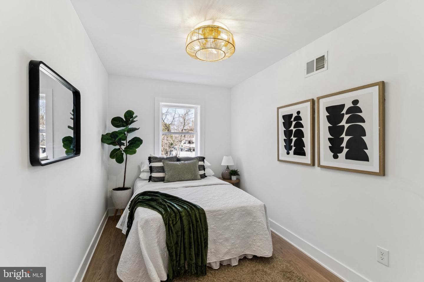 732 Harry Street photo 23