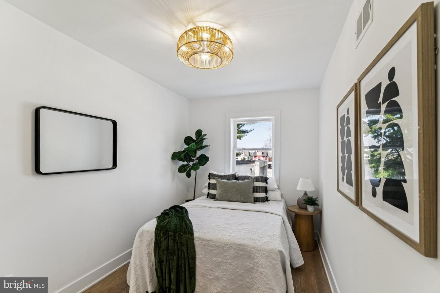 732 Harry Street photo 24