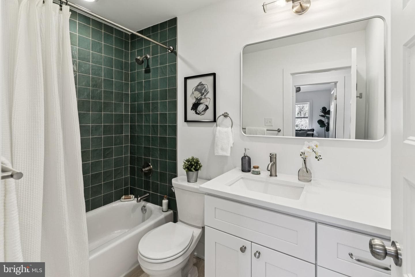 732 Harry Street photo 27