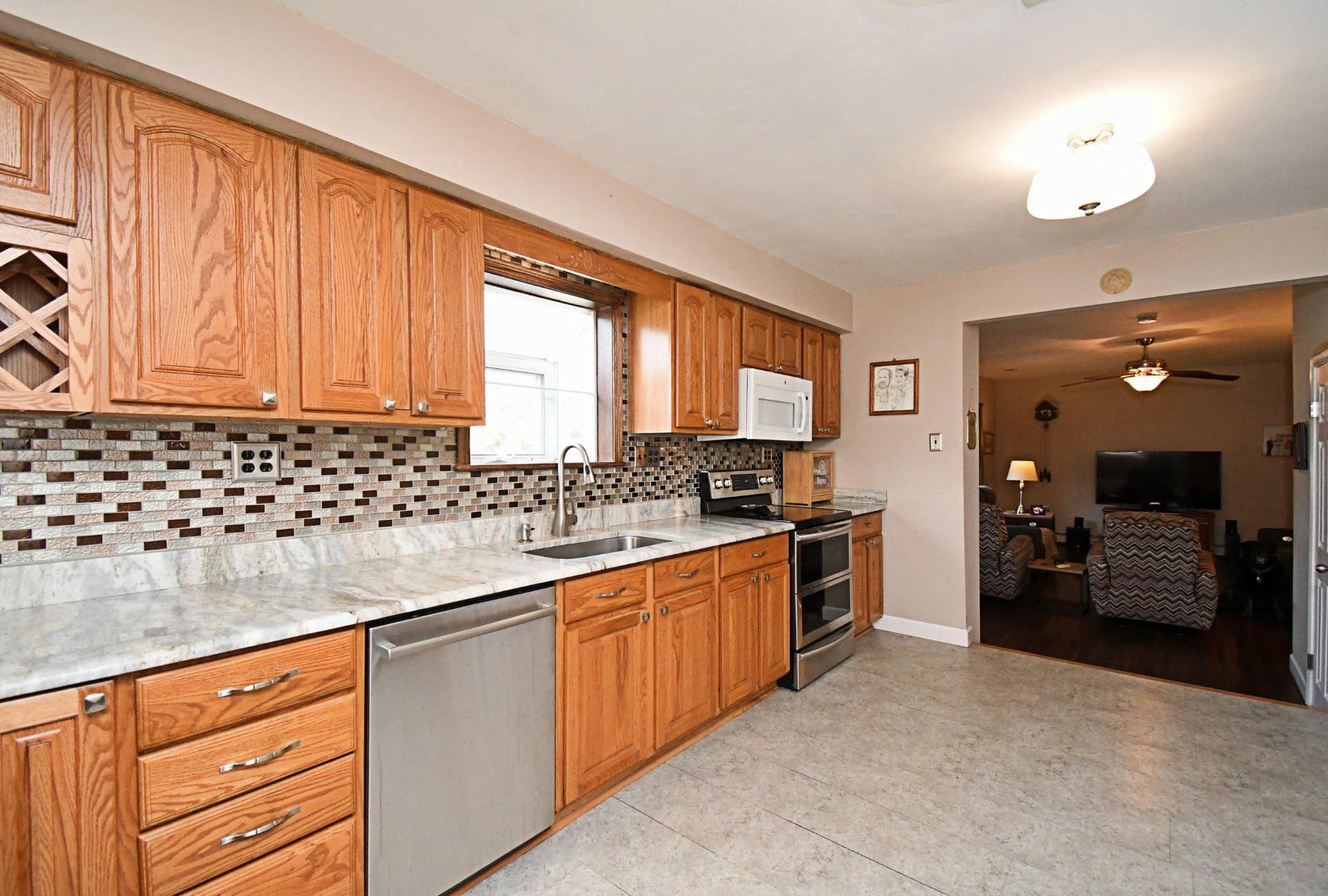 233 Broadway Avenue photo 9