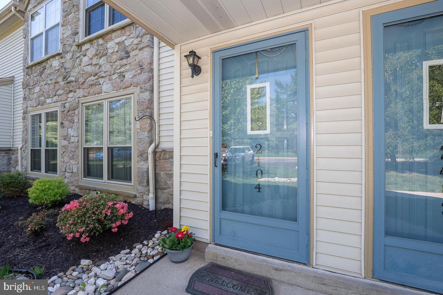 2404 Foxmeadow Circle photo 2