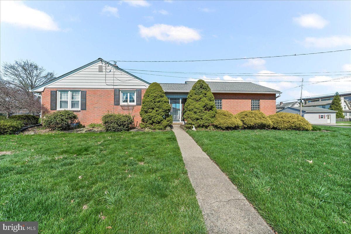901 Columbia Avenue photo 32