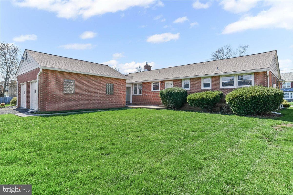 901 Columbia Avenue photo 33