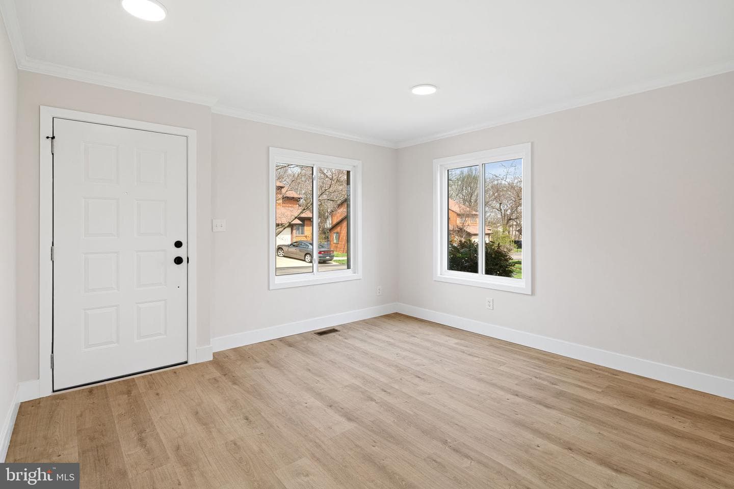 323 Winding Way photo 3