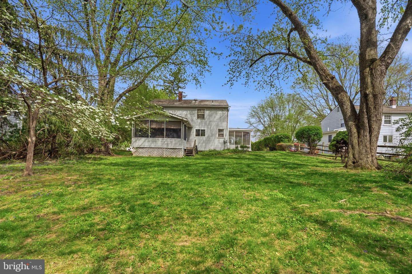 715 N Henderson Road photo 32