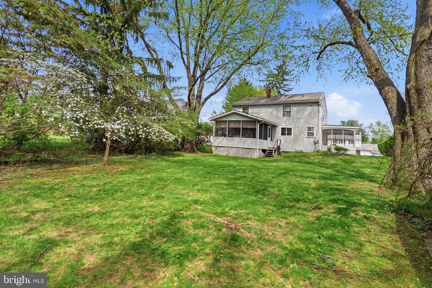 715 N Henderson Road photo 33