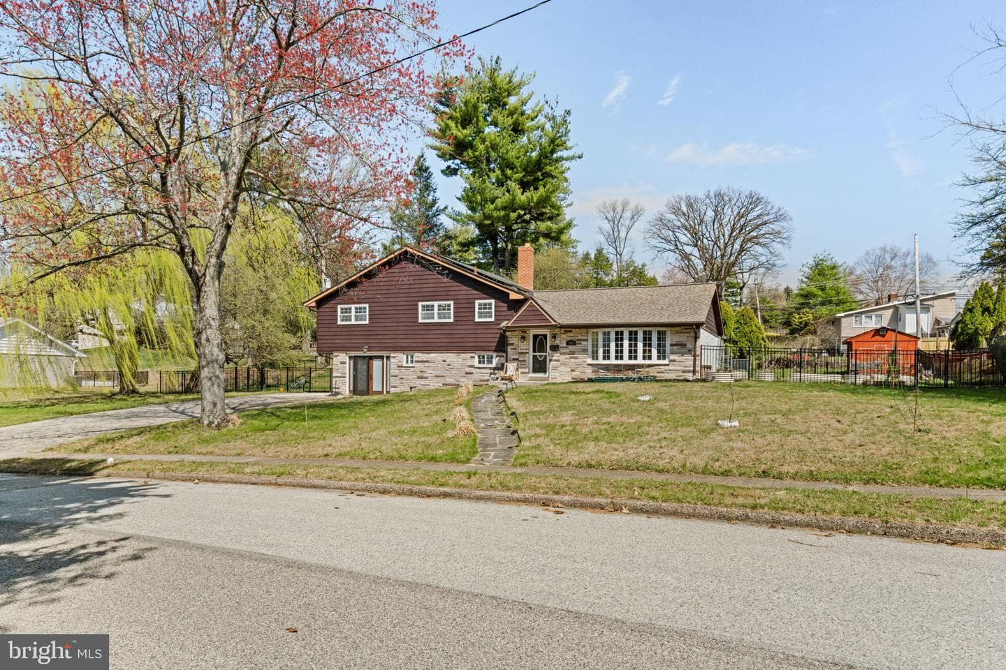 1505 Redwood Lane photo 2