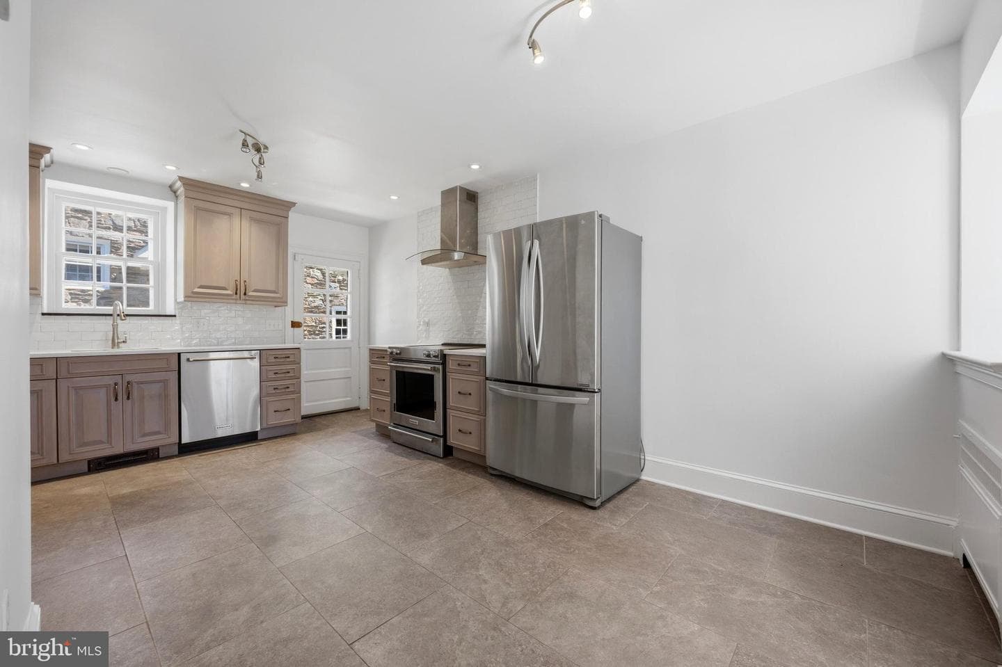 326 Winding Way photo 11