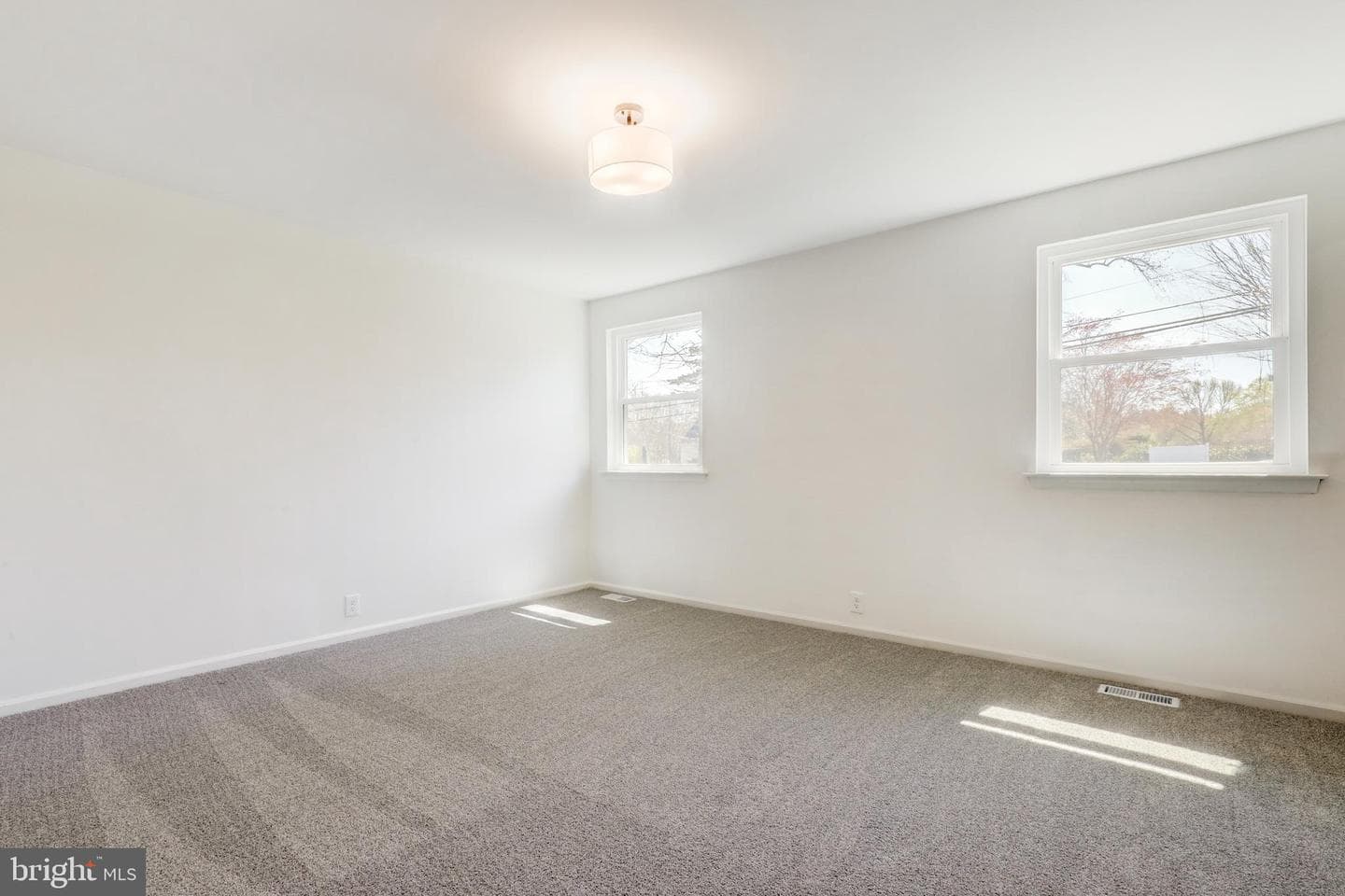 914 Longfield Rd photo 35