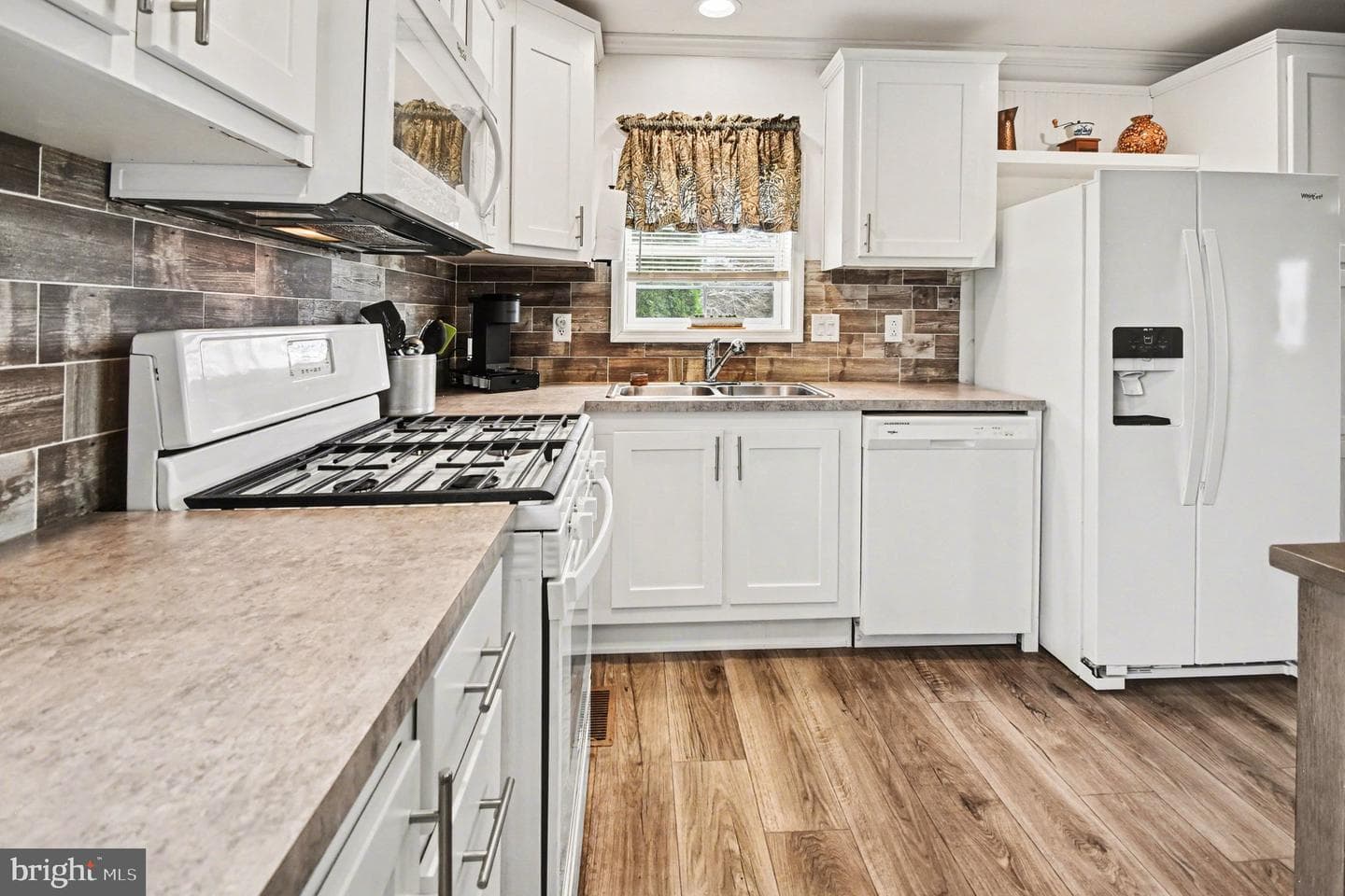215 Green Hill Drive photo 13