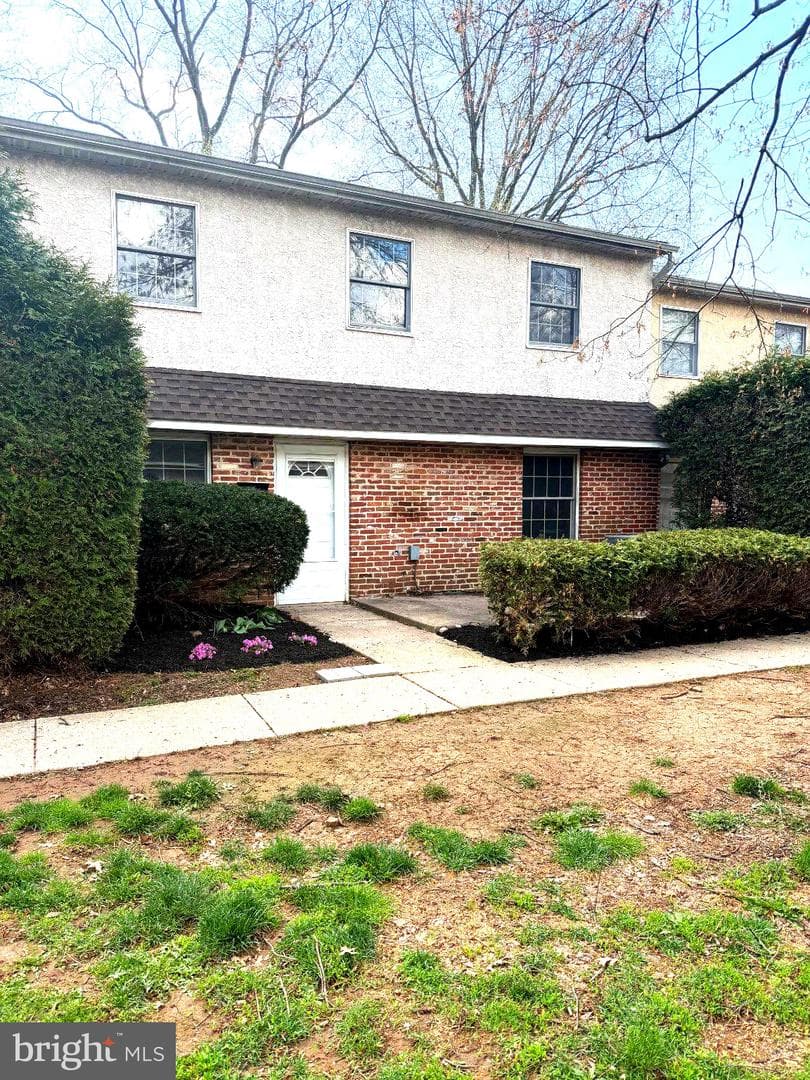 2404 Whitpain Hls photo 2