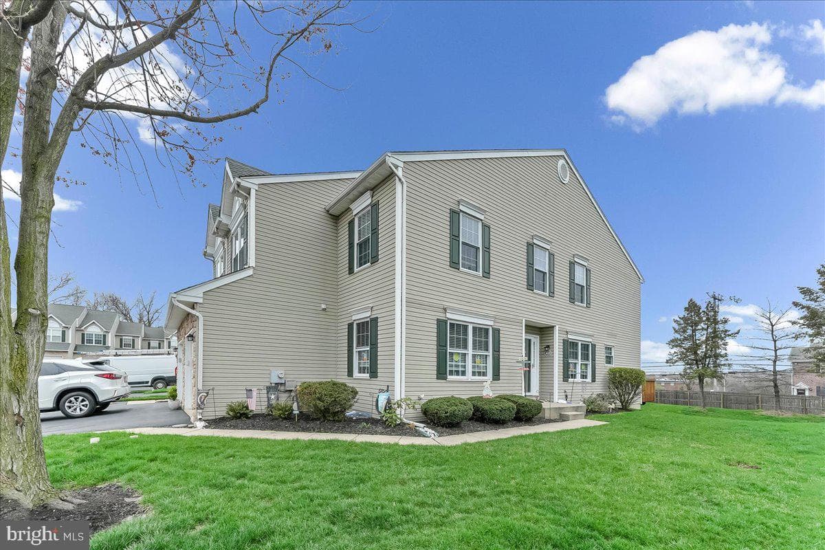 433 Green View Court photo 36