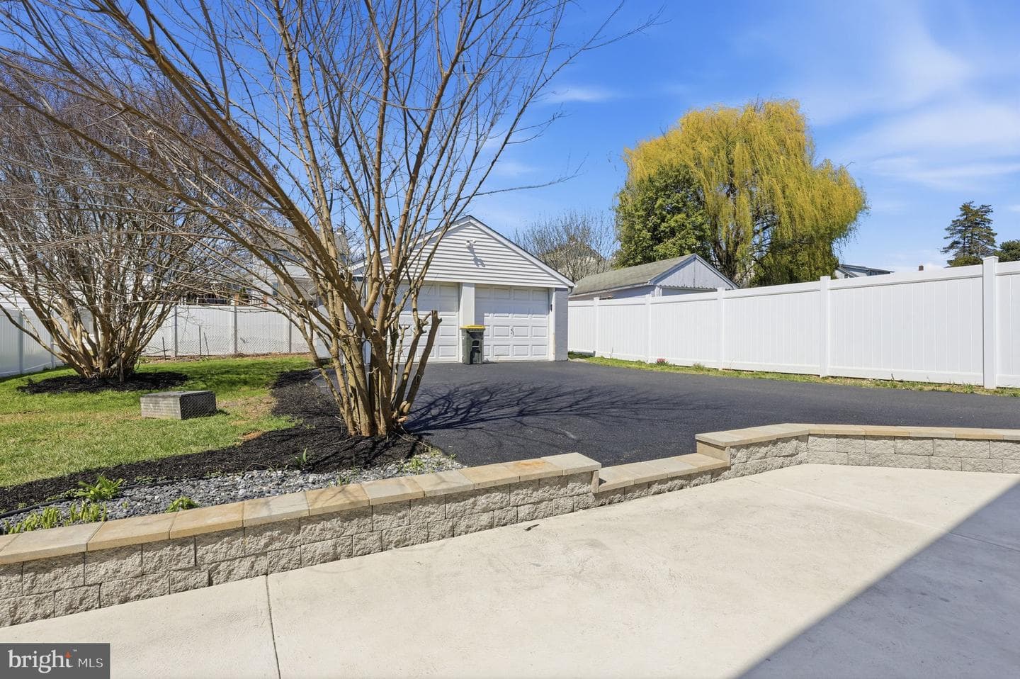 103 Center Avenue photo 34