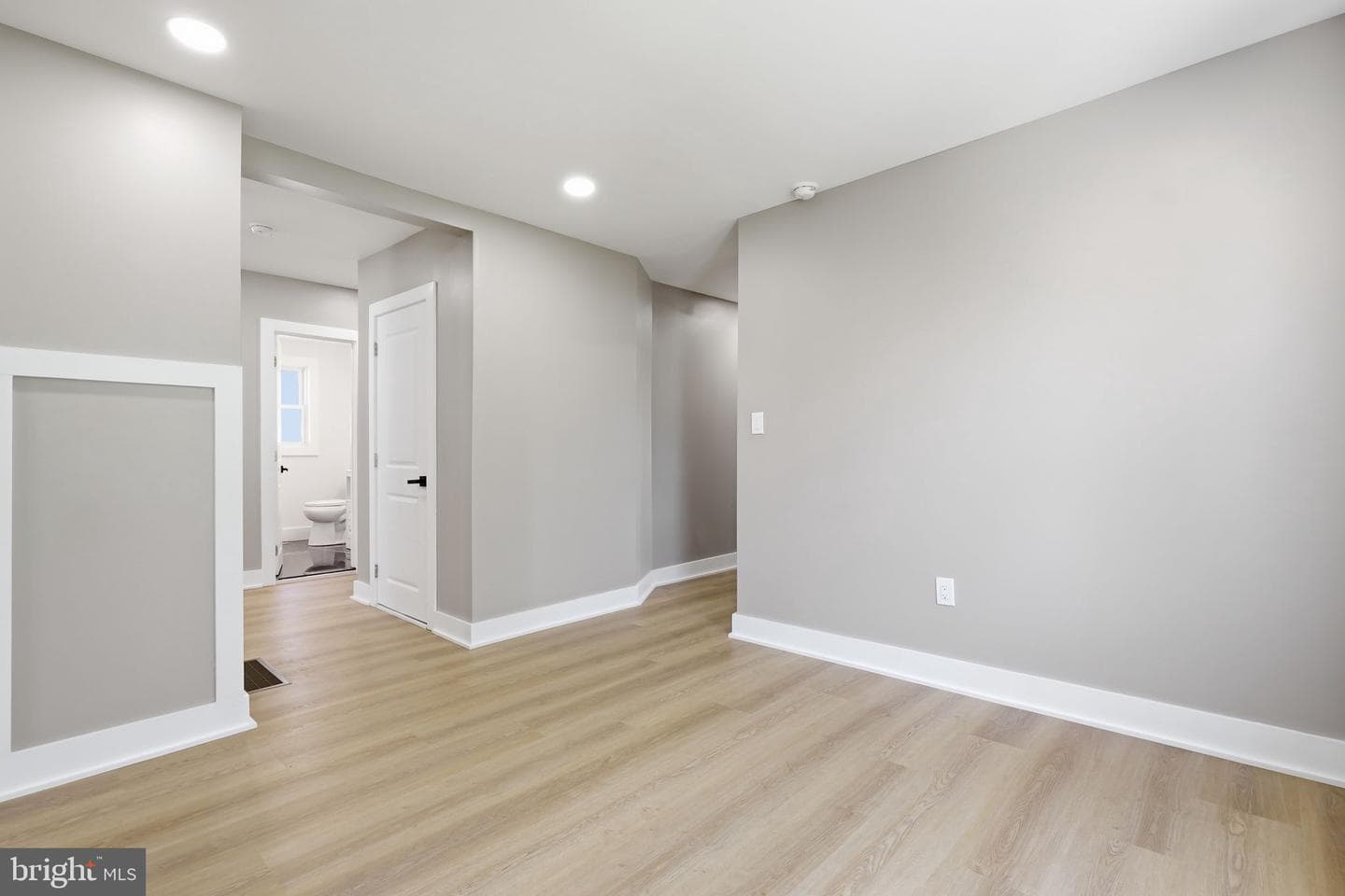 103 Center Avenue photo 8