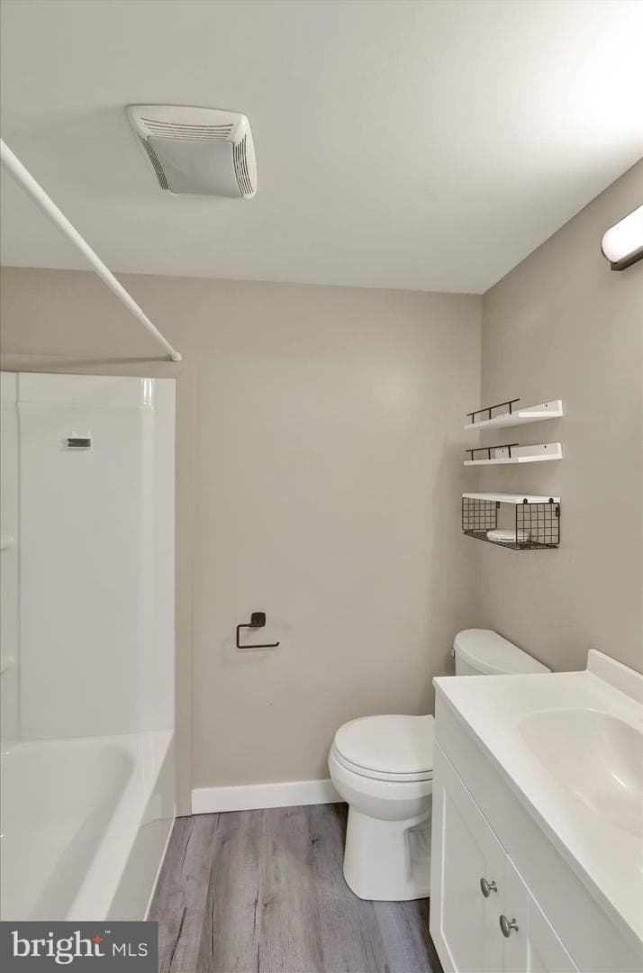 550 E Howard Street photo 16