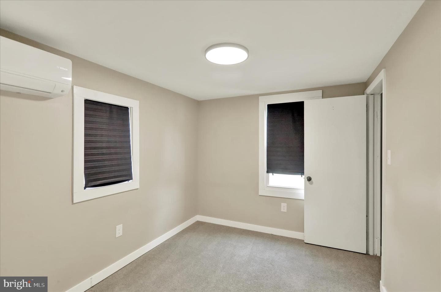 550 E Howard Street photo 17