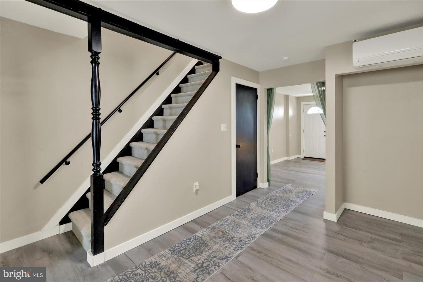 550 E Howard Street photo 4