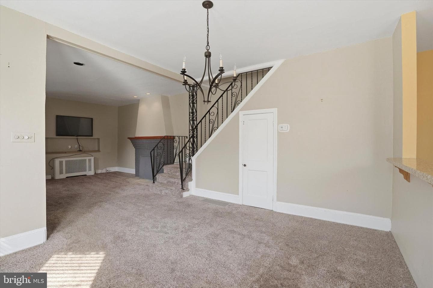 301 Grayling Avenue photo 6