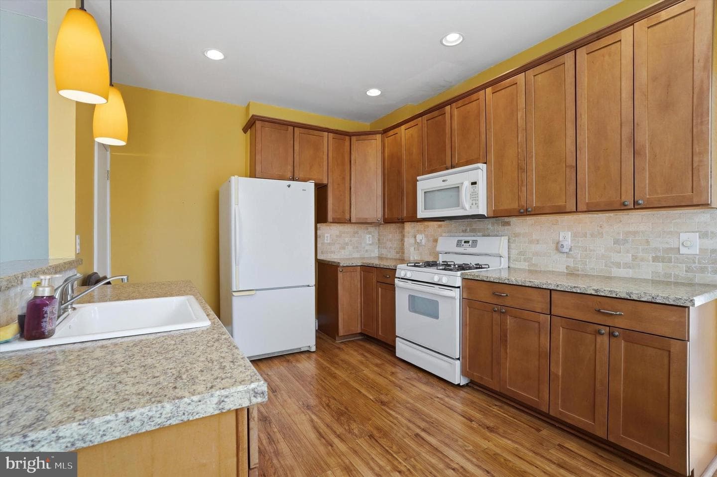 301 Grayling Avenue photo 7