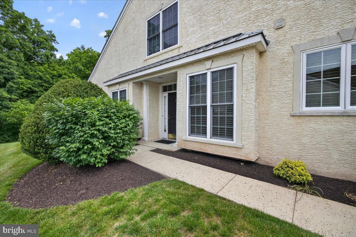 377 Brittany Court photo 4