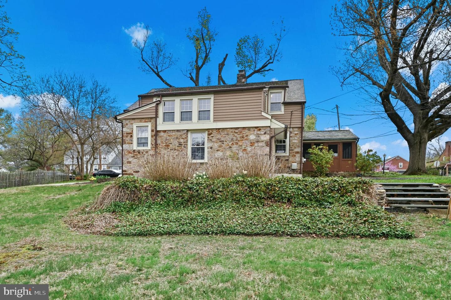 2301 Coles Boulevard photo 4