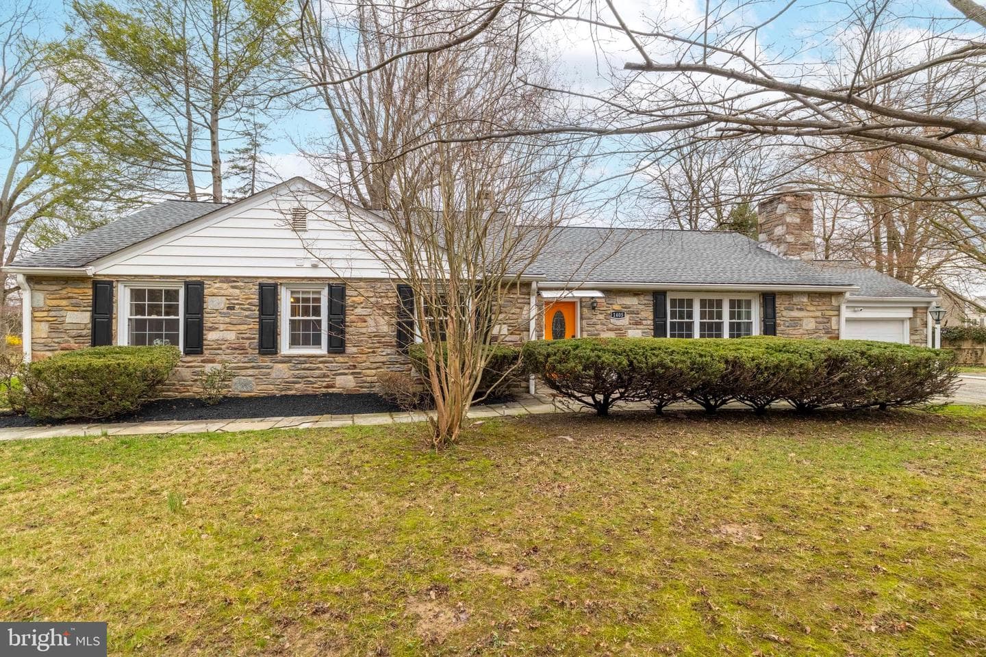 1405 W Church Road photo 1