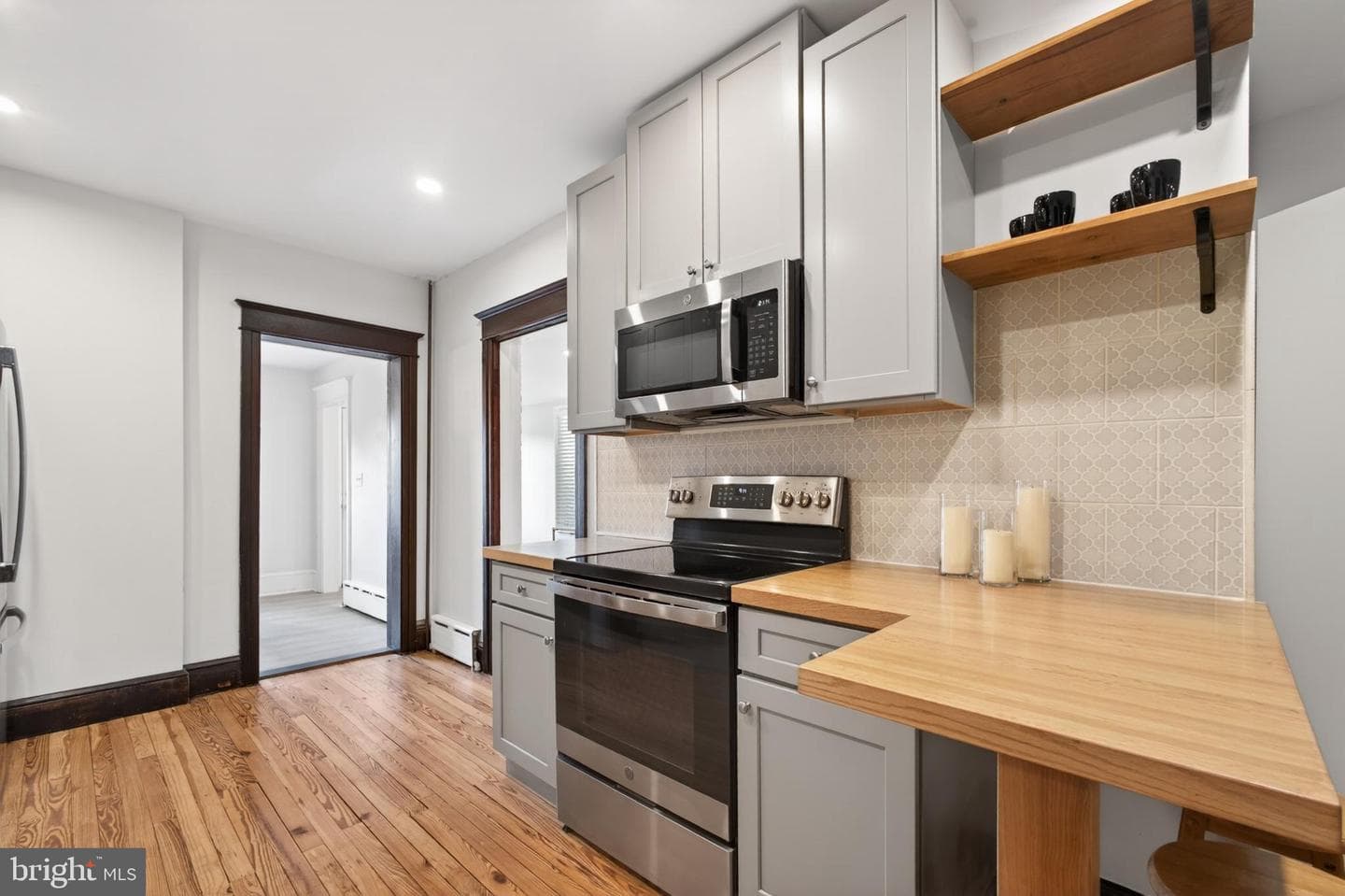 890 South Street photo 6