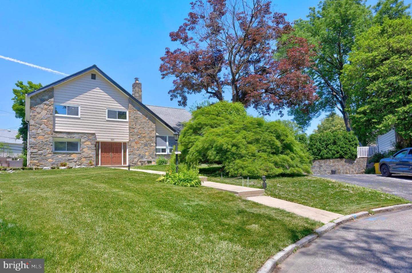1011 Stanford Drive photo 3