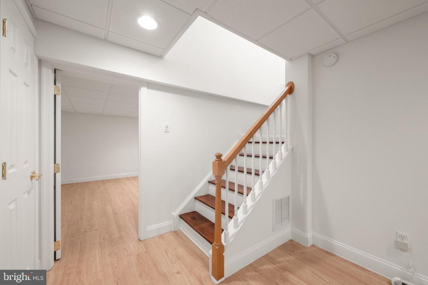 296 Barwynne Road photo 32