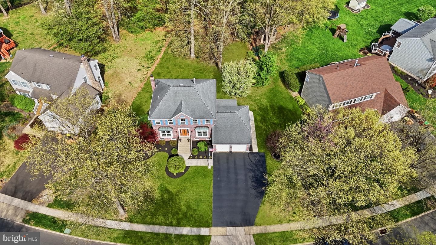 327 Abbey Lane photo 35