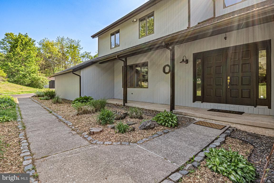 4908 Martha Lane photo 3