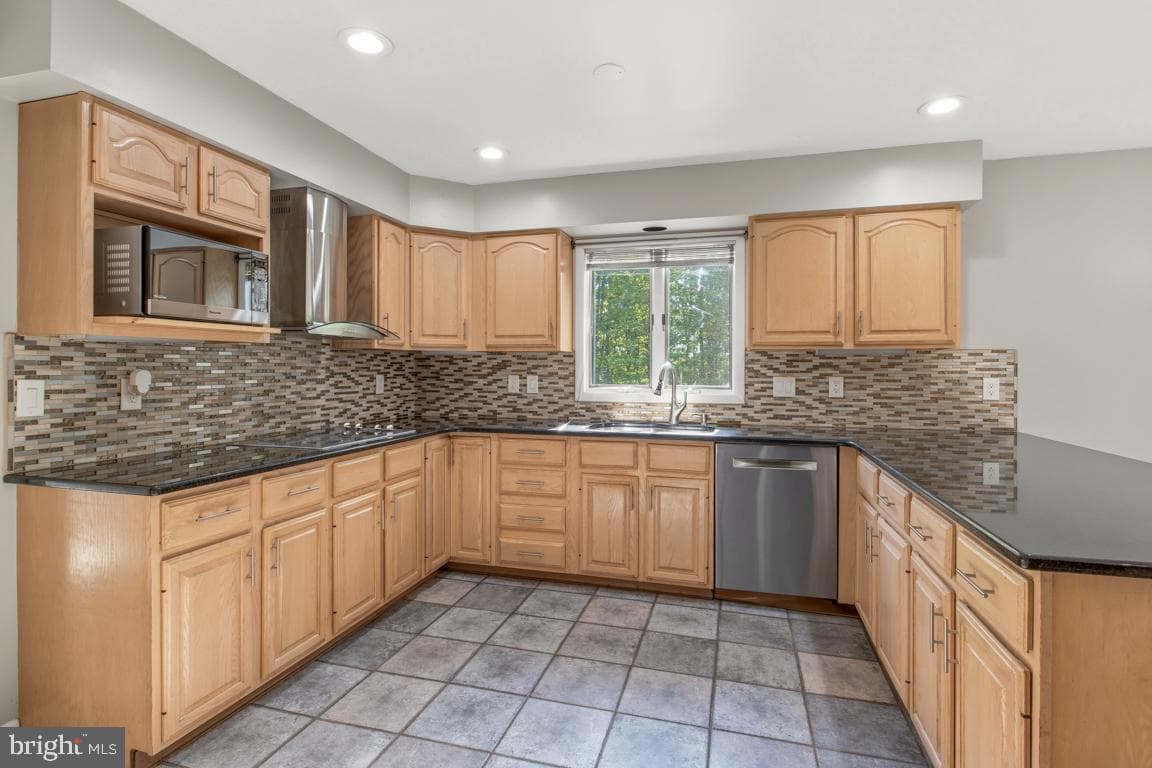 4908 Martha Lane photo 7