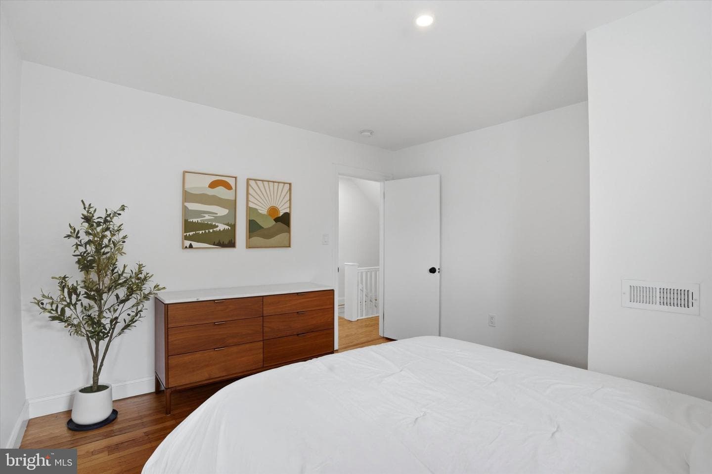 90 Greenfield Avenue photo 20