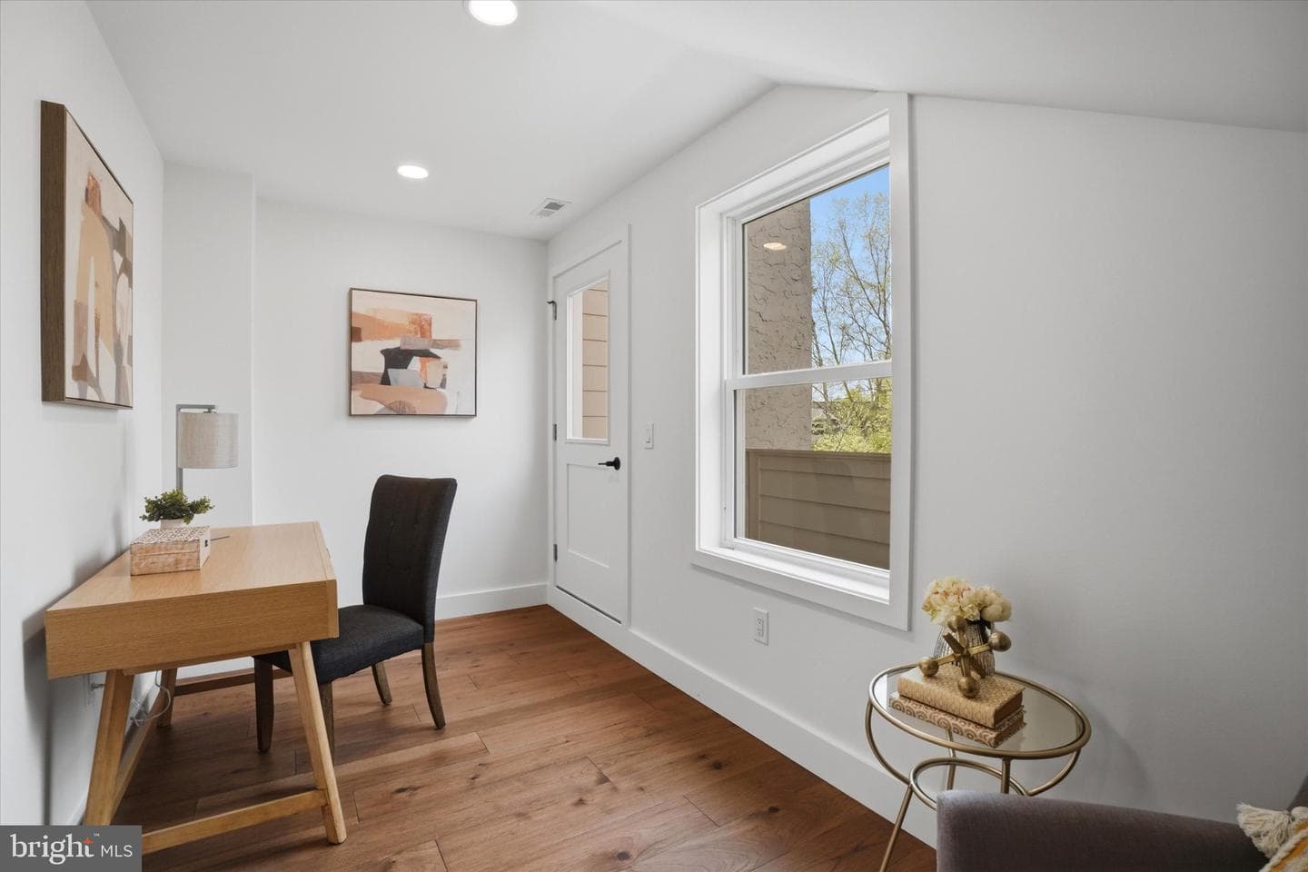 425 Grove Place photo 24