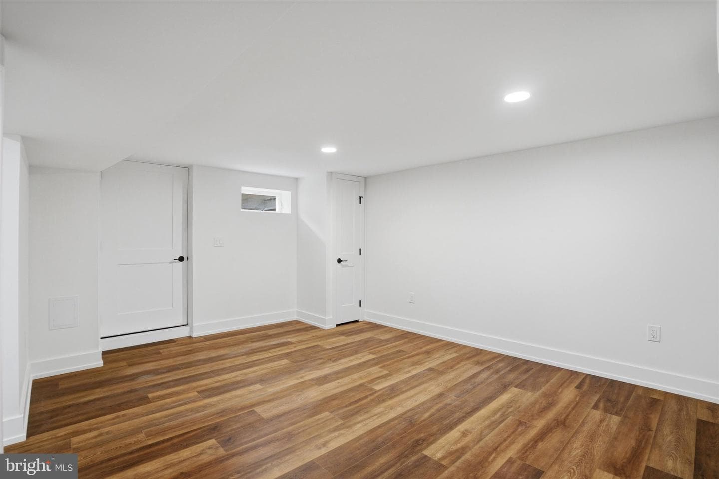 425 Grove Place photo 32