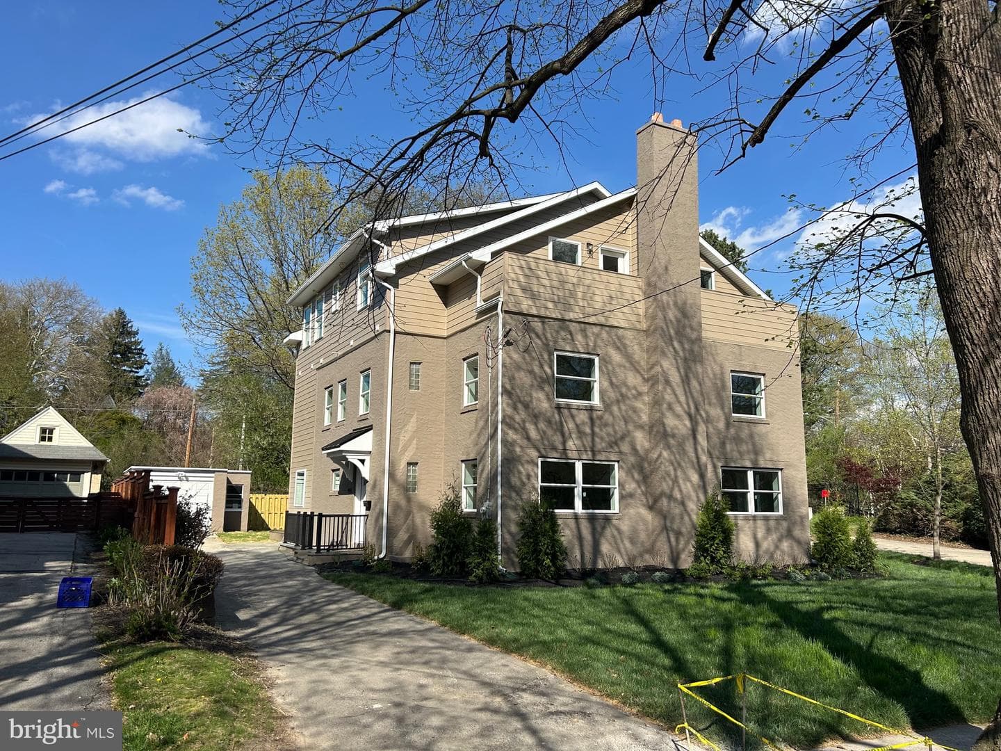 425 Grove Place photo 35