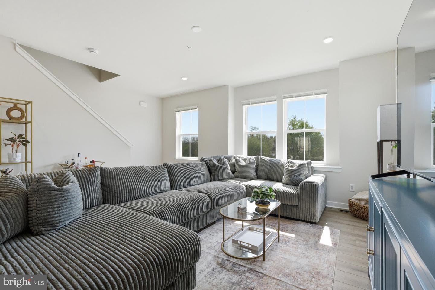 65 E Front Street photo 11