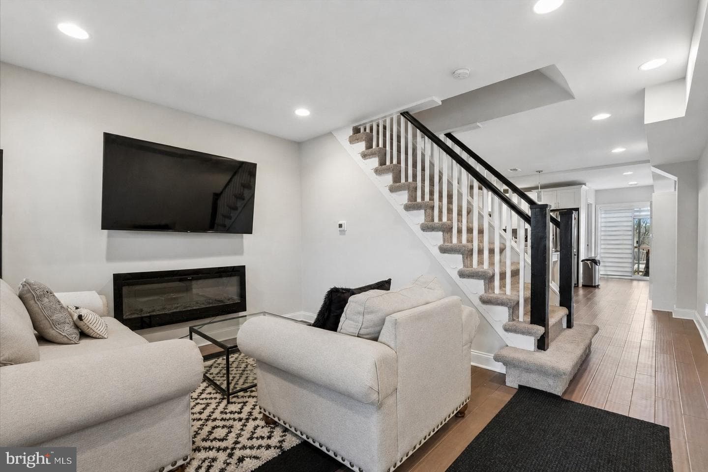 639 Old Elm Street photo 3