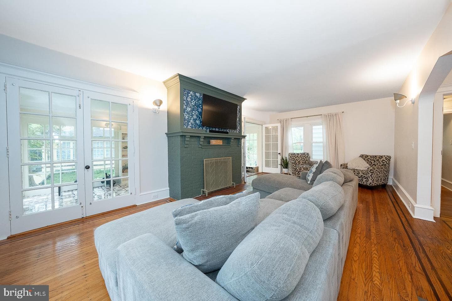 1121 Montgomery Avenue photo 16