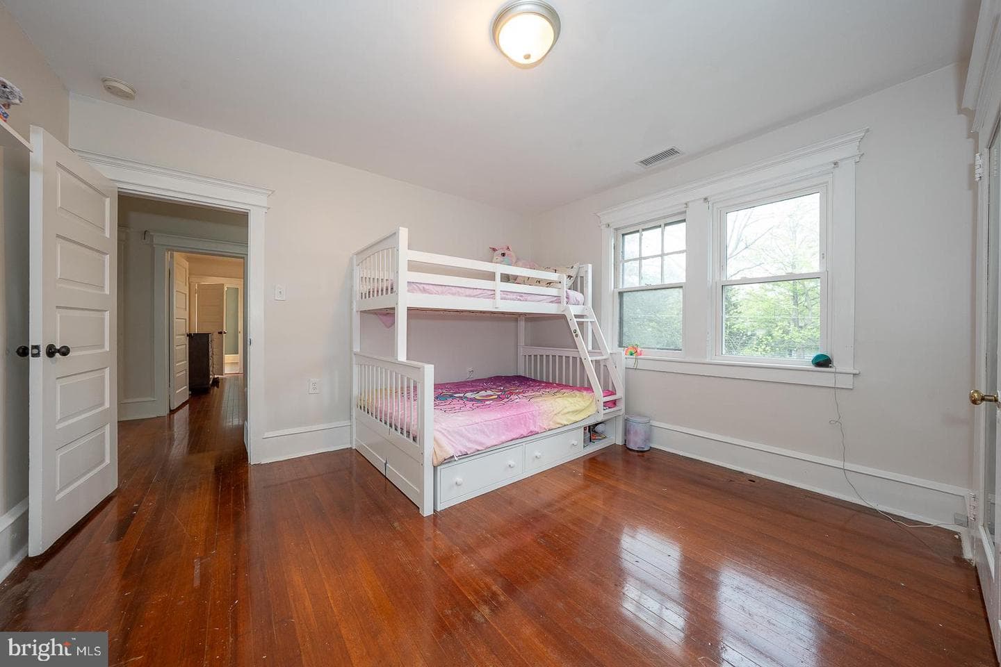 1121 Montgomery Avenue photo 32