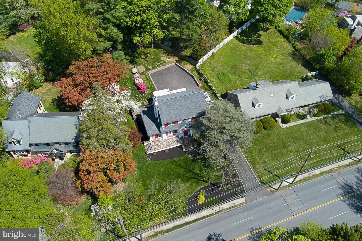 1121 Montgomery Avenue photo 8