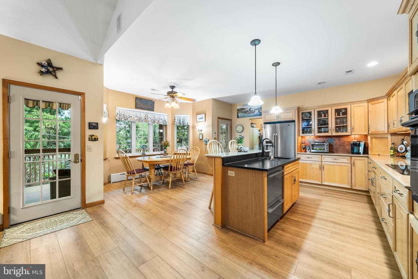 1416 Harry Street photo 12