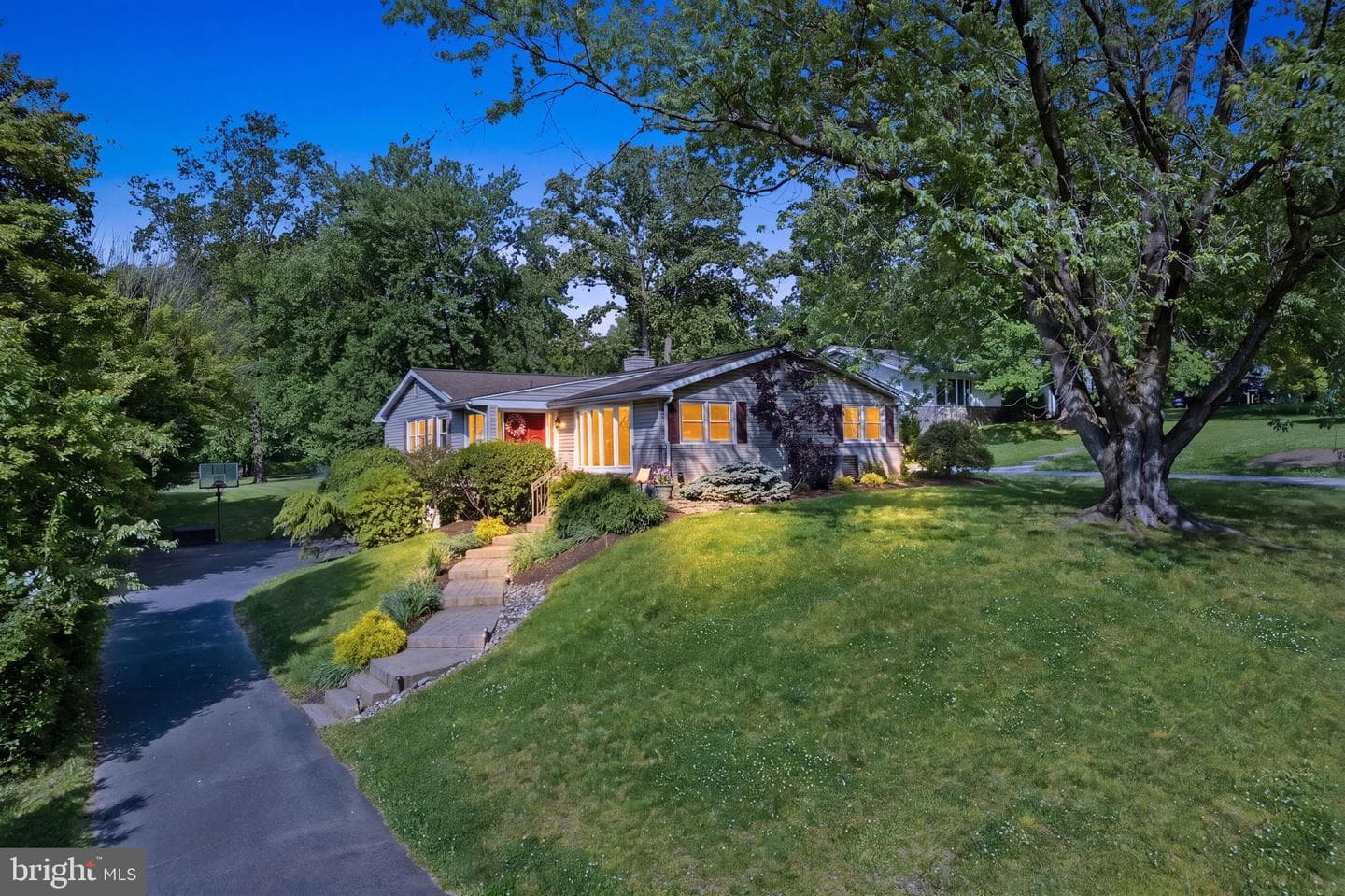 8807 Hawthorne Lane