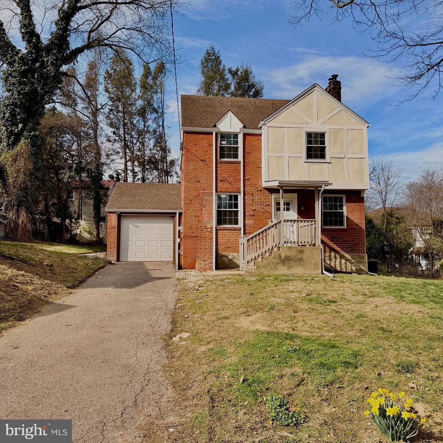 320 Short Ln photo 1