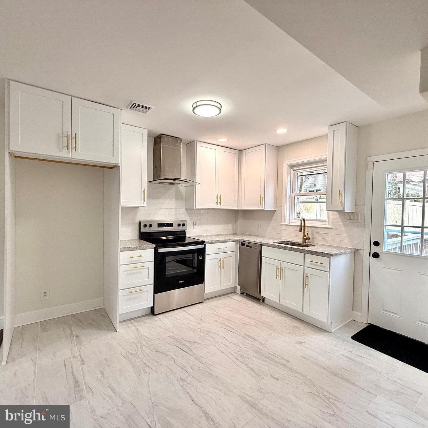320 Short Ln photo 10